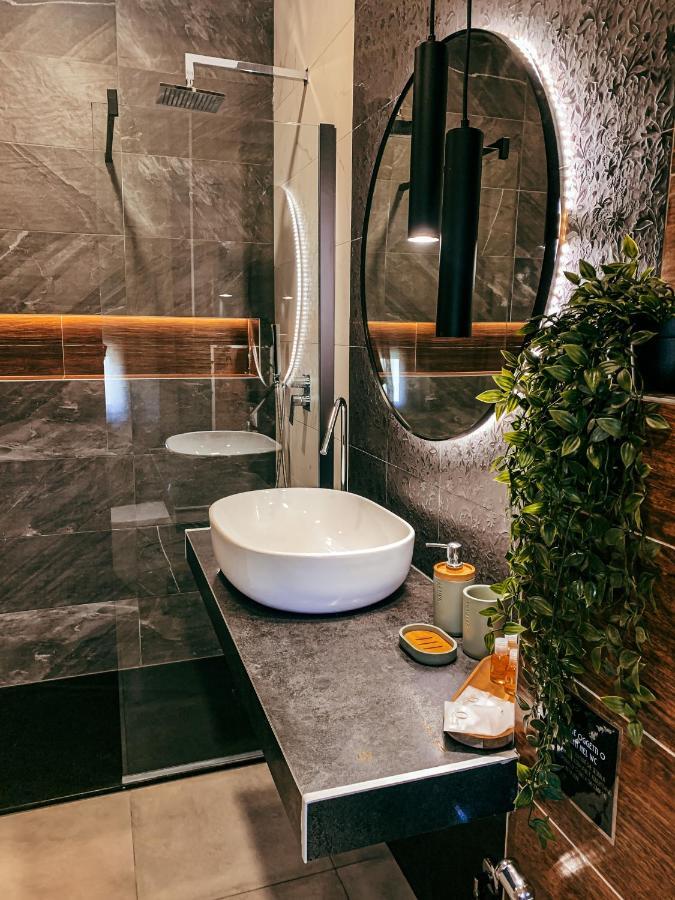 B&B Salus Civico 23 Реджо Емилия Екстериор снимка