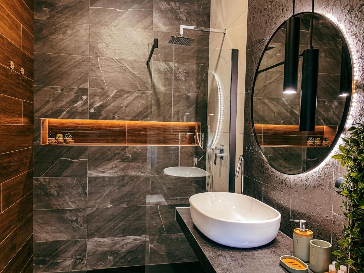 B&B Salus Civico 23 Реджо Емилия Екстериор снимка